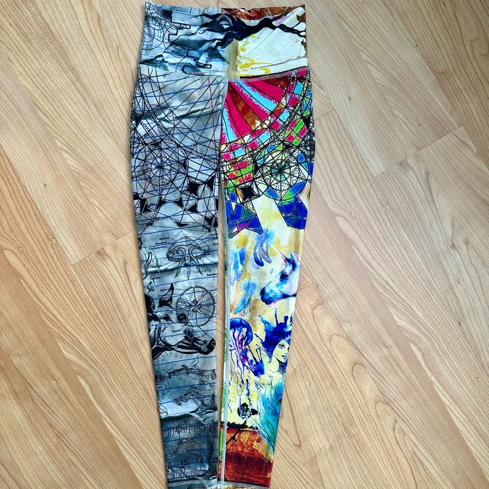 Niyama Sol Right Left Brain Barefoot Leggings size Medium